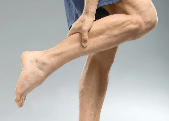 علت درد کمر که به پا میزند 